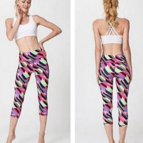 Victoria Secret Neon Capri Geo Print Tights - Picture 2 of 14